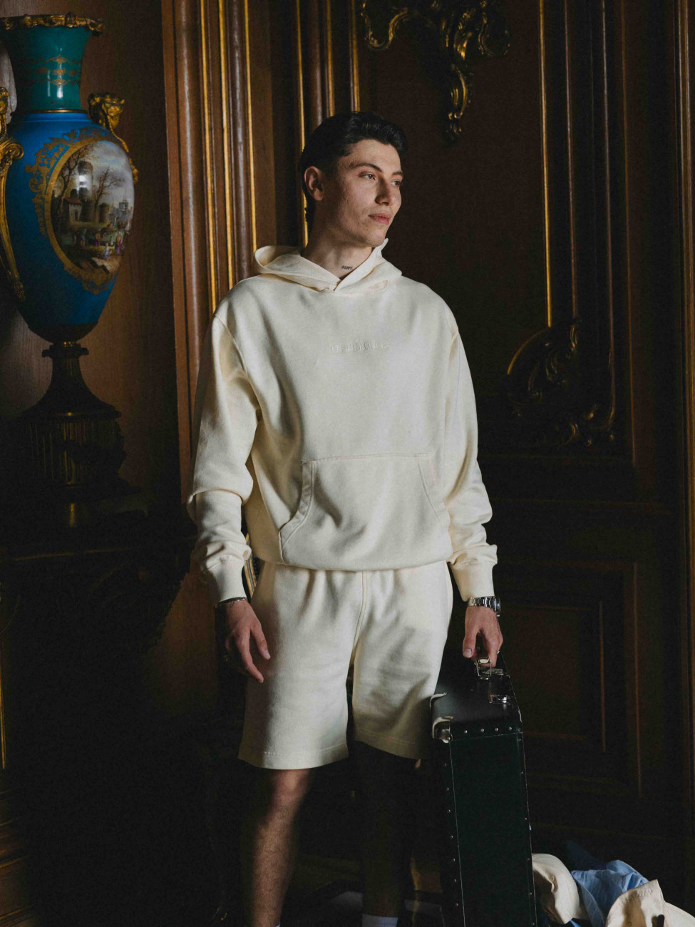 sudadera LOGO HOODIE en un suave White Vintage de Les Héritiers