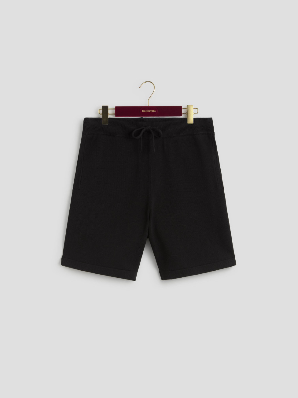 Los LOGO SHORT de Les Héritiers en un suave Caviar Los LOGO SHORT de Les Héritiers en un suave Caviar